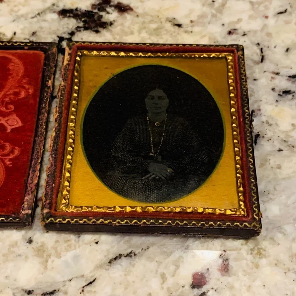 Amazing 1/6 Plate Superb Masterpiece of Young Woman Daguerreotype